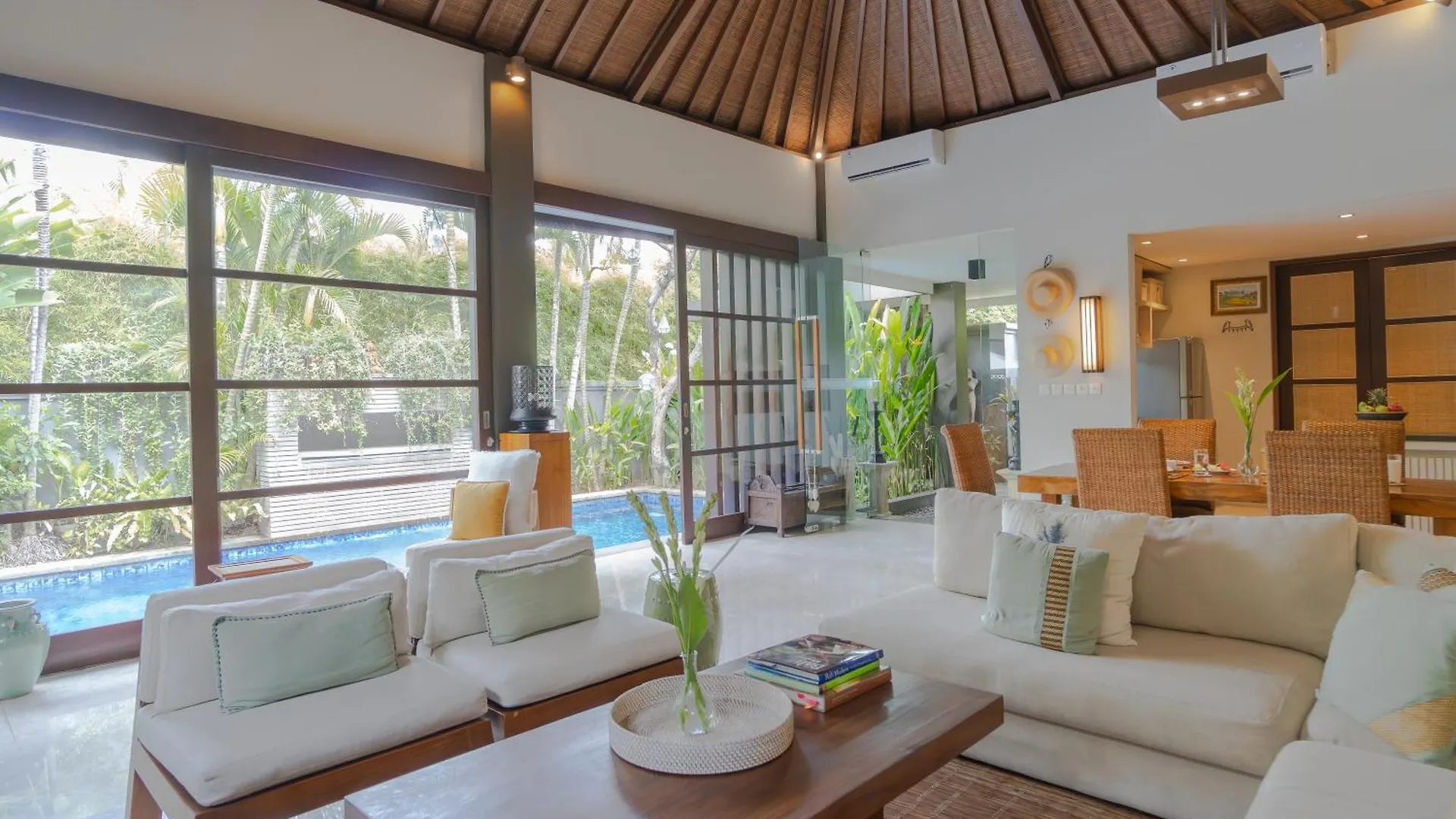 Akhira One Seminyak Villa Indonesien